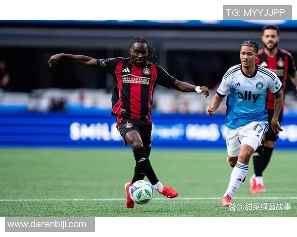 亚特兰大足球队明星球员介绍及其在球队中的关键作用分析 亚特兰大足球队明星球员介绍及其在球队中的关键作用分析