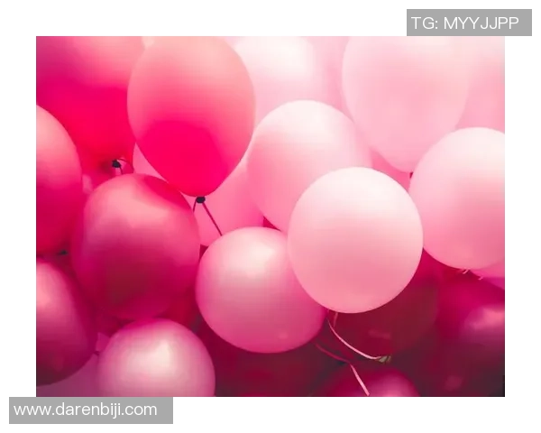 粉色足球梦幻世界 球星头像闪耀赛场激情瞬间