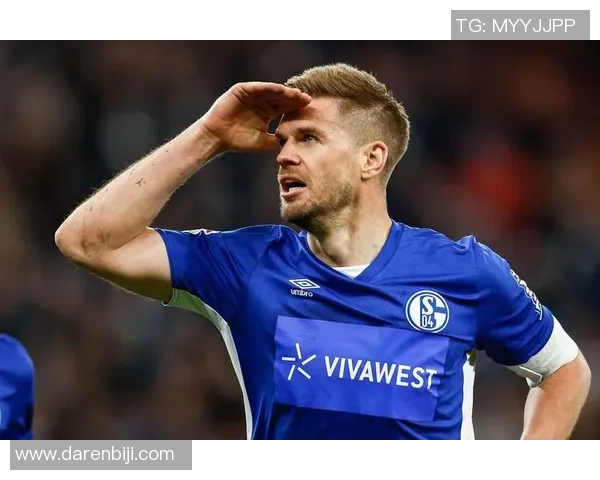 足球场上的黑色风暴：十大传奇黑人球星风采尽显